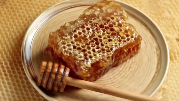 Rotating Ceramic Plate With Honeycomb And Wooden Honey Dipper