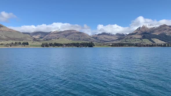 Time lapse cruising in lake