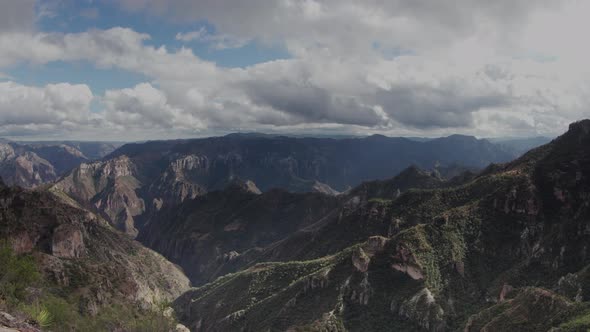 Loopable Fast Timelpase of the Copper Canyon in Mexico alt