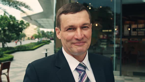 Concept Business Man Close Up of Cheerful Male Boss Looking at the Camera and Smiling alt