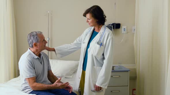 Doctor talking to patient alt