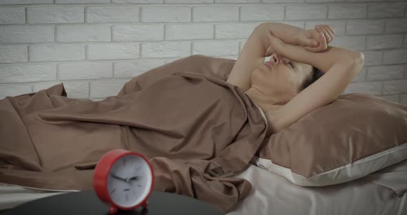 Female trouble sleeping.  alt