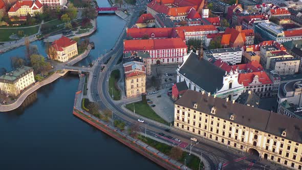 View From the Height on the Historic City Center and the Odra River. Stare Myasto, Wroclaw, Poland alt