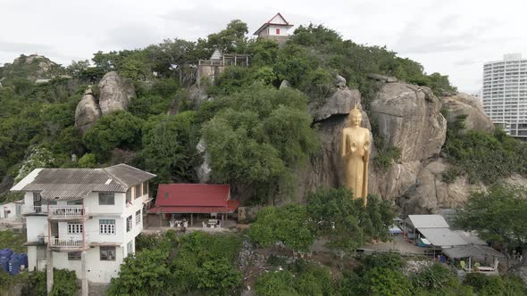 Orbiting Wat Khao Takiap temple, Golden buddha Statue on Rocky hillside, Hua Hin Coastline alt