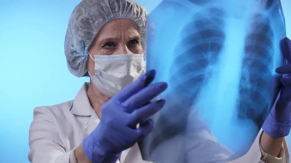 Doctor Looks at X-ray of the Lungs. Coronavirus Concept alt
