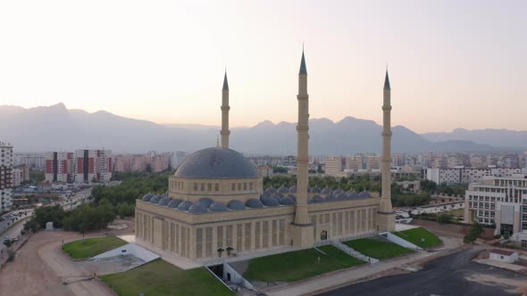 Minarets and Domes of Blue Mosque at Turkey alt