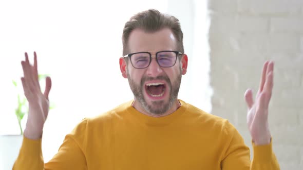Portrait of Man Shouting Screaming alt