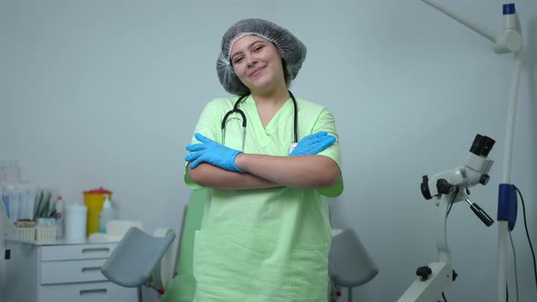 Portrait of Confident Positive Gynecologist Crossing Hands Looking at Camera Smiling alt