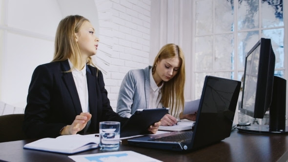 Two Business Woman Working In The Office alt