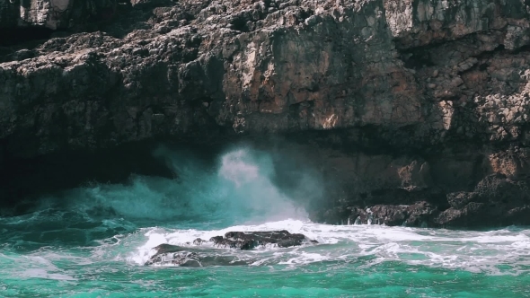 Ocean Waves Breaking On Rock alt