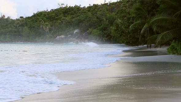 Waves At Sunrise On The Beach Anse Lazio alt