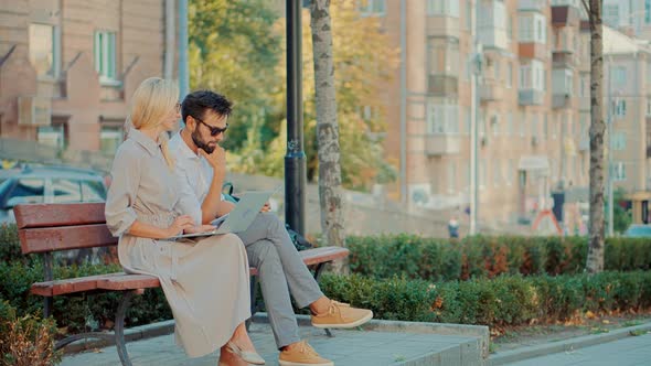 Discuss Investor On Growth Data Business Project. Teamwork Corporate Meeting. alt