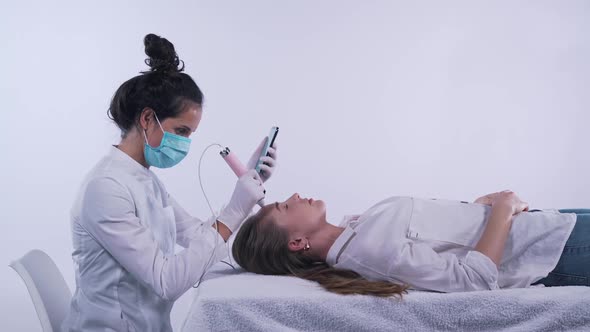 Beauty Treatments in a Beauty Salon alt