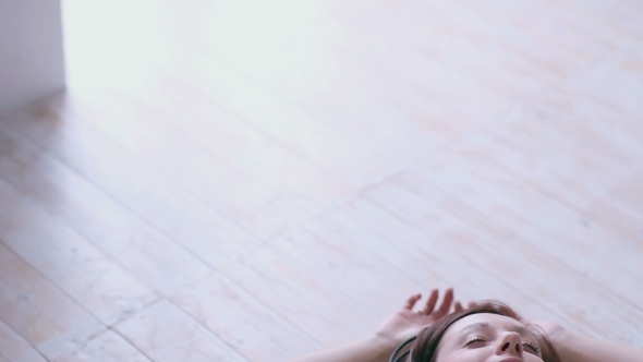 Listen To The Music And Relax alt