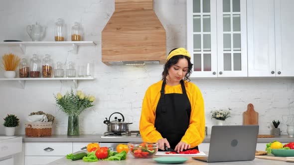 Housewife Slices Bell Pepper Tells Listen Chef Study Online Video Call Laptop alt