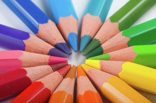 Pencils arrange in color wheel