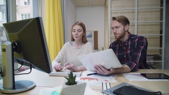 An Employee Of The Boss Listens Carefully And Makes The Specified Jobs alt