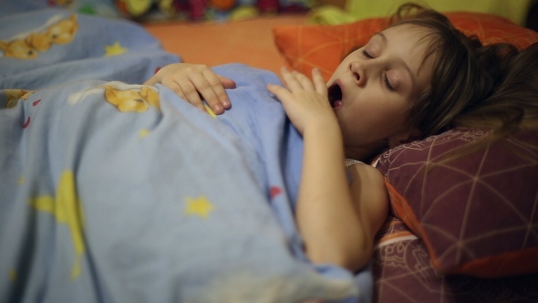 Little Girl Falls Asleep, She Yawns alt