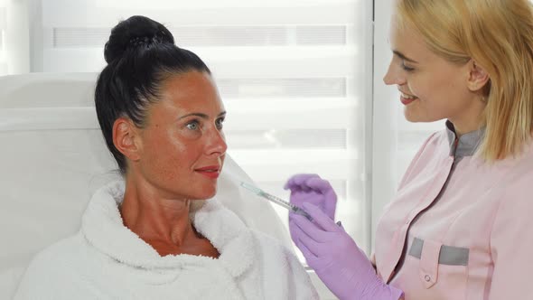 Professional Cosmetologist Talking To Her Female Client alt