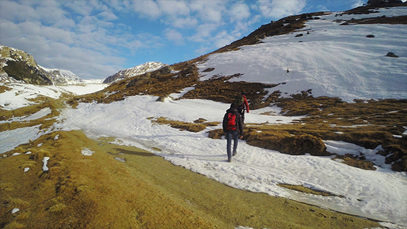 Mountain Traveler in the Winter alt