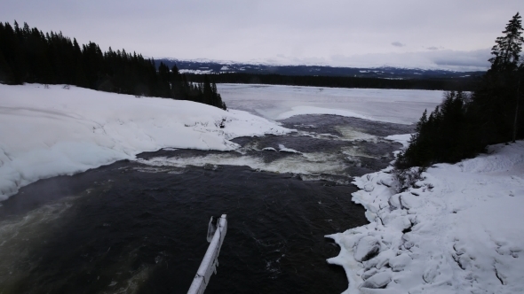 Sweden Tännforsen Waterfall, Winter alt