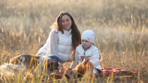Mom With a Child And a Telephone alt