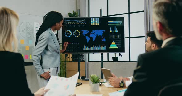 Businesspeople Clapping Hands Thanking Positive Qualified African American Businesswoman alt