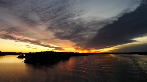 Beautiful Sunset At Sea alt