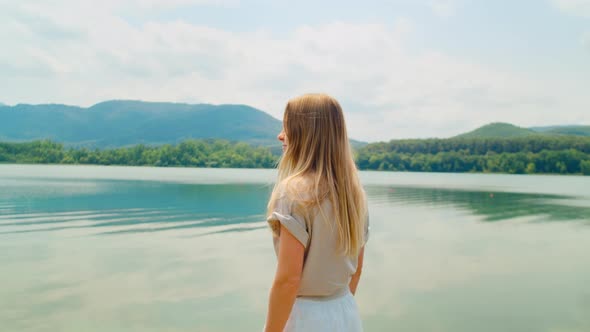 Portrait of Young Woman Enjoy Natural Scenery alt