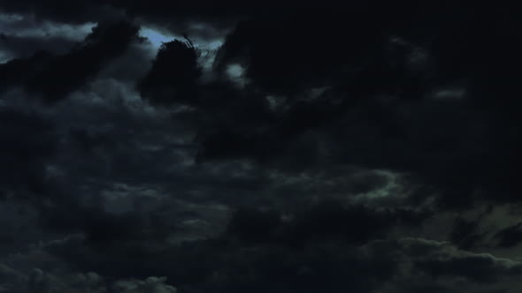 Clouds During Severe Thunderstorm alt