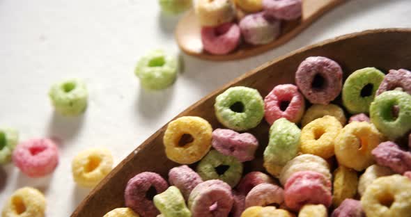 Froot loops in a plate 4k alt
