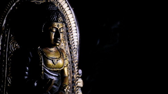 Buddha Image Praying Rotating in Black Background alt