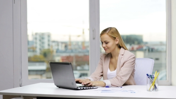 Smiling Businesswoman With Laptop And Papers alt