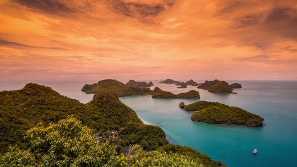 Sunset Over The Islands In The Bay National Angthong Marine Park, Thailand alt