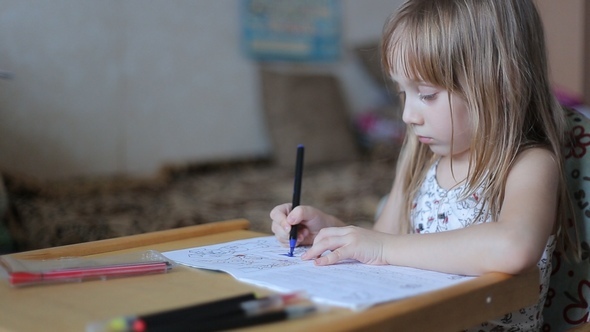 Little Girl Drawing with Markers alt
