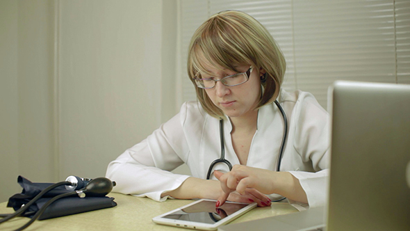 Doctor and Tablet alt