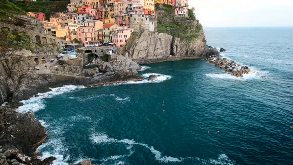 Manarola Village, Cinque Terre, Liguria, Italy alt