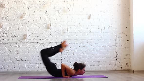 Woman Leggings Tshirt Engaged Yoga Purple Fitness Mat in the Studio with Natural Consecration alt