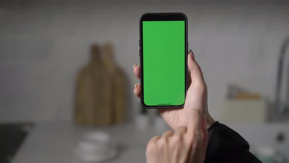 Smartphone with Green Screen Display Mobile Phone alt