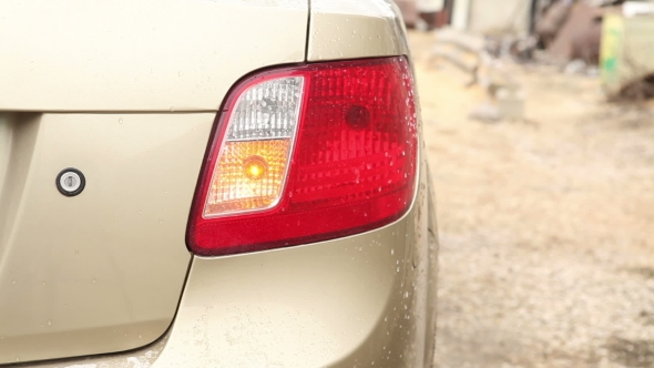 Light Indicator Blinks At The Back Of The Vehicle  alt