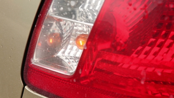 Light Indicator Blinks At The Back Of The Vehicle  alt