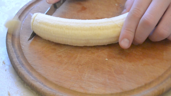 Quick Cutting Of Banana In Slices