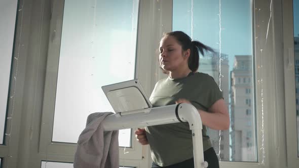 Running on treadmill. alt