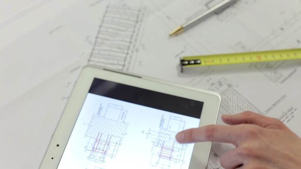 Engineer Uses the Tablet alt