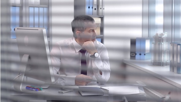 Thinking of Businessman to the Solve Complex Business Problems alt