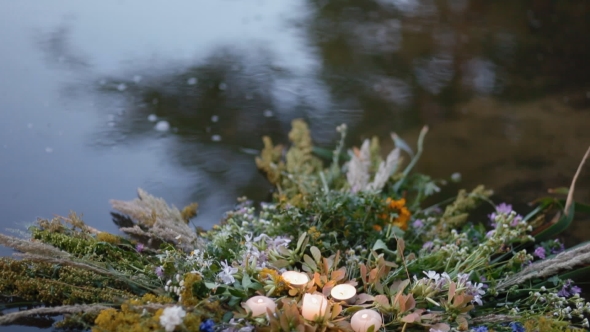 A Motley Grass Wreath On The Water alt