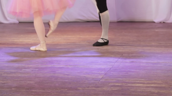 Ballet Pair Feet Concert