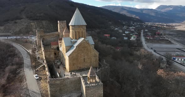 Aerial view of old Ananuri Fortress with two churches and picturesque view on river. Georgia 2022 alt