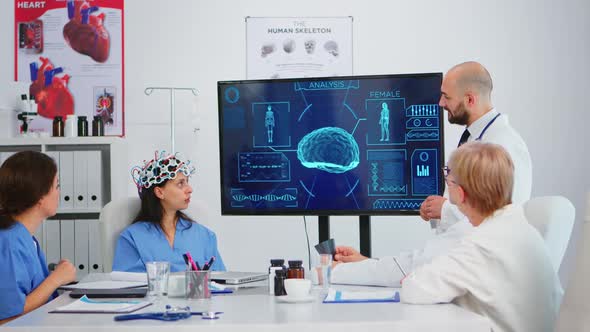 Team of Doctors Analysing Brain Functions Using High Tech alt