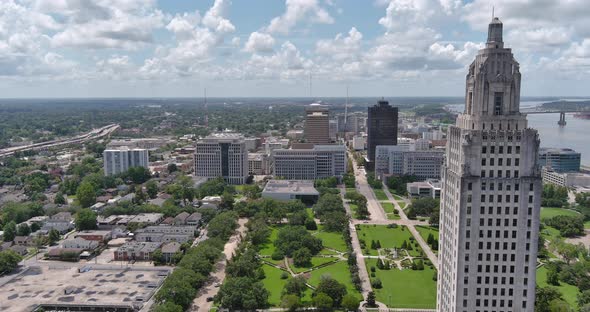 Aerial of Louisiana State Capital building and surrounding area in Baton Rouge, Louisiana alt